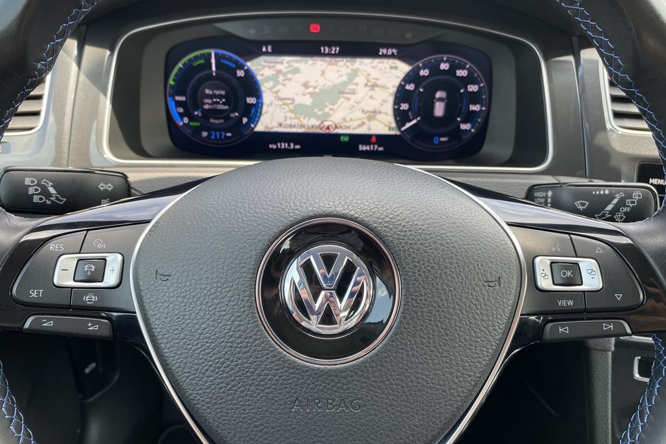 Продам Volkswagen e-Golf Автосвітло Virtual Cockpit CCS 2019 года в Львове