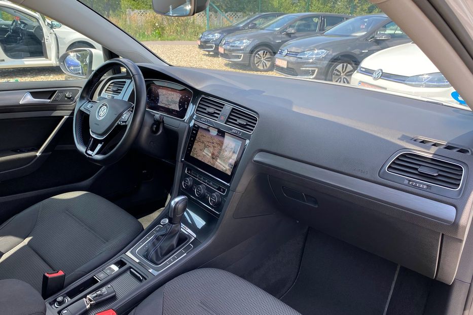 Продам Volkswagen e-Golf Автосвітло Virtual Cockpit CCS 2019 года в Львове