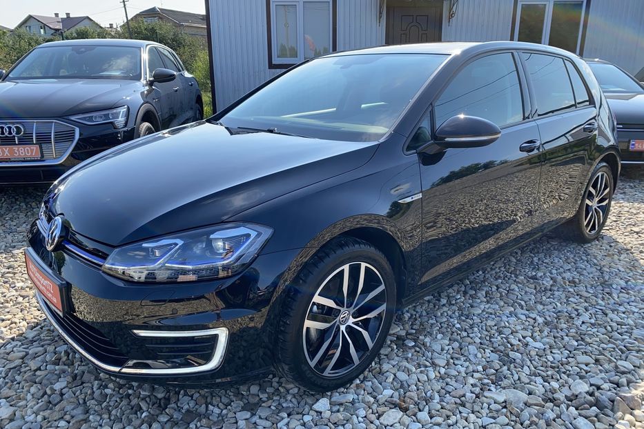 Продам Volkswagen e-Golf FullLED Dynaudio МадридR17 ССS 2020 года в Львове