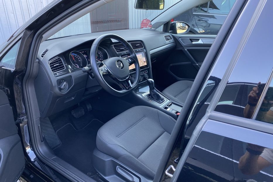 Продам Volkswagen e-Golf FullLED Dynaudio МадридR17 ССS 2020 года в Львове