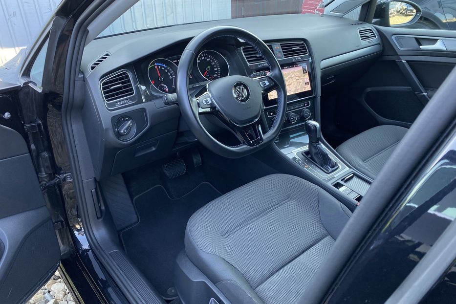 Продам Volkswagen e-Golf FullLED Dynaudio МадридR17 ССS 2020 года в Львове