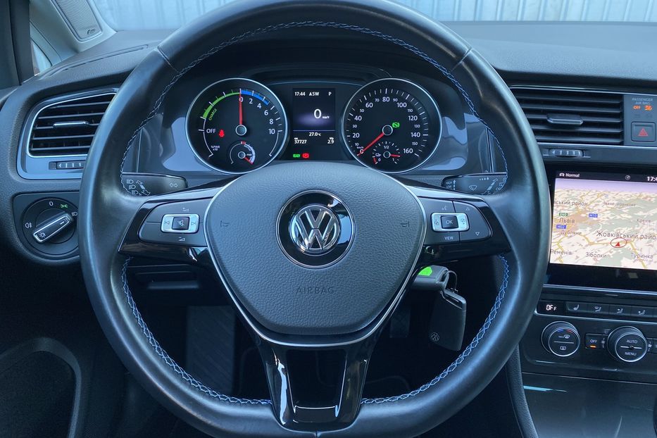 Продам Volkswagen e-Golf FullLED Dynaudio МадридR17 ССS 2020 года в Львове