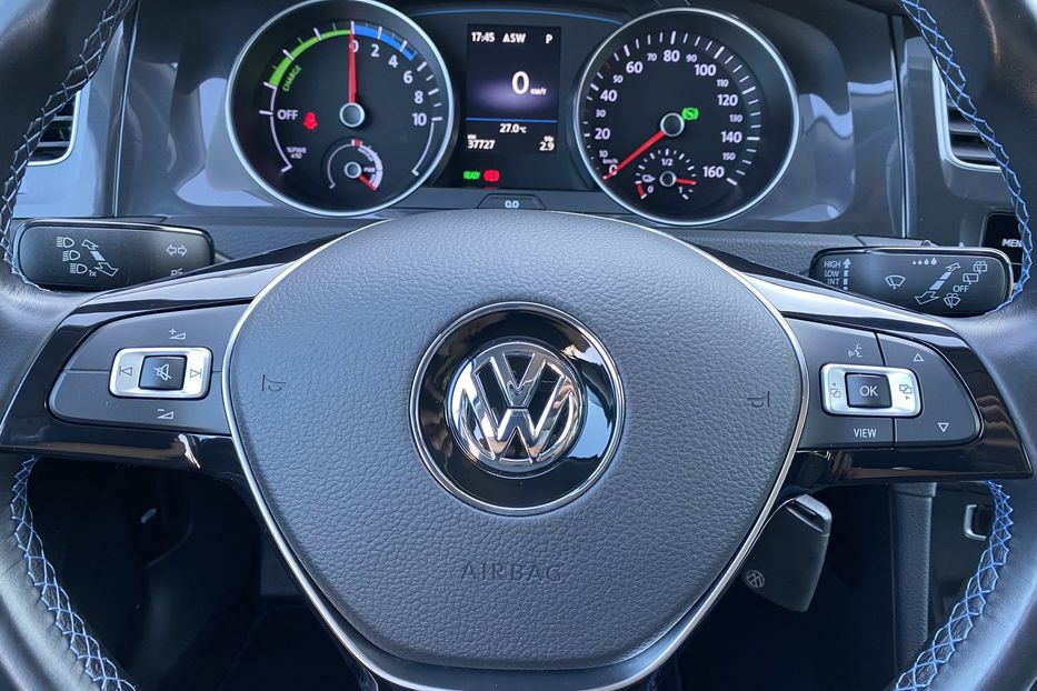 Продам Volkswagen e-Golf FullLED Dynaudio МадридR17 ССS 2020 года в Львове