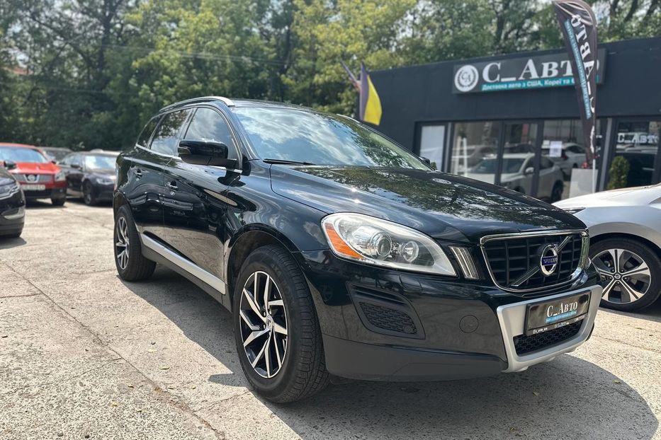 Продам Volvo XC60 2012 года в Черновцах