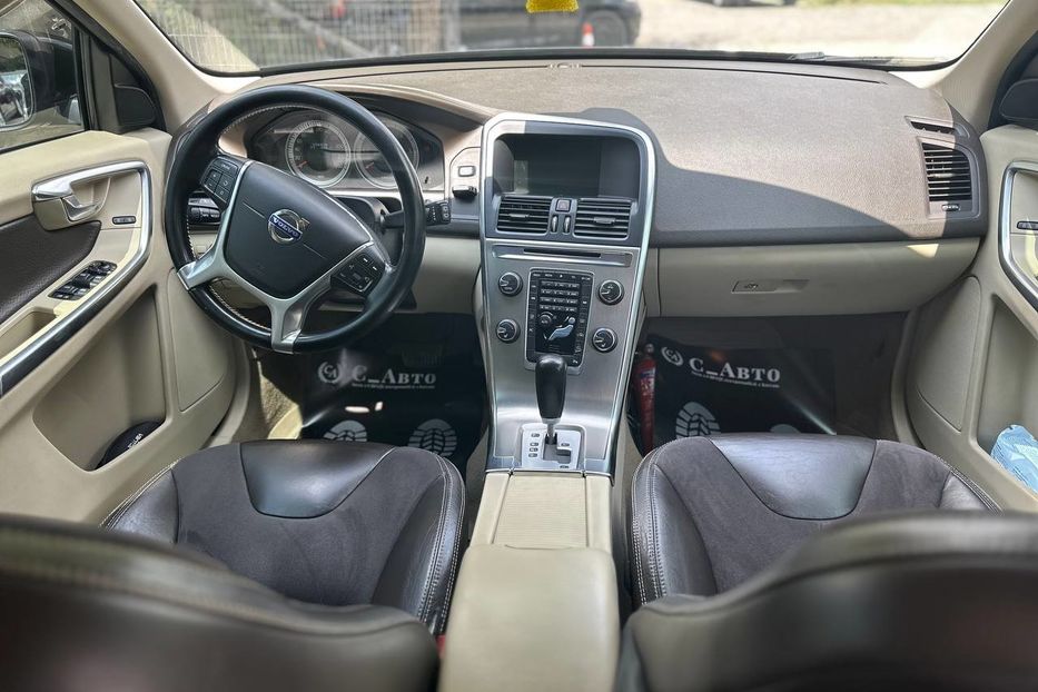 Продам Volvo XC60 2012 года в Черновцах