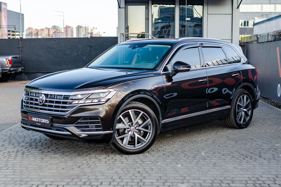 Продам Volkswagen Touareg 3.0TDI  2018 года в Киеве