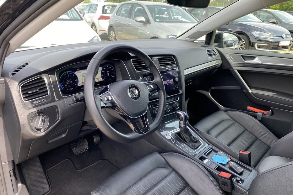 Продам Volkswagen e-Golf Full LED,Круїз,Безключов,Шкіра 2019 года в Львове