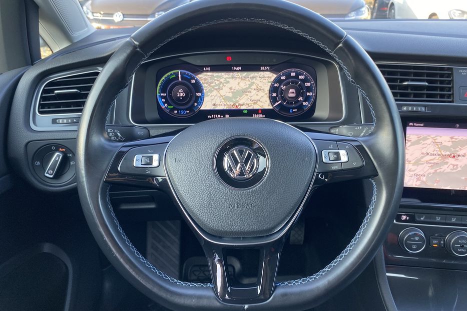 Продам Volkswagen e-Golf Безключовий, Virtual Cockpit 2020 года в Львове