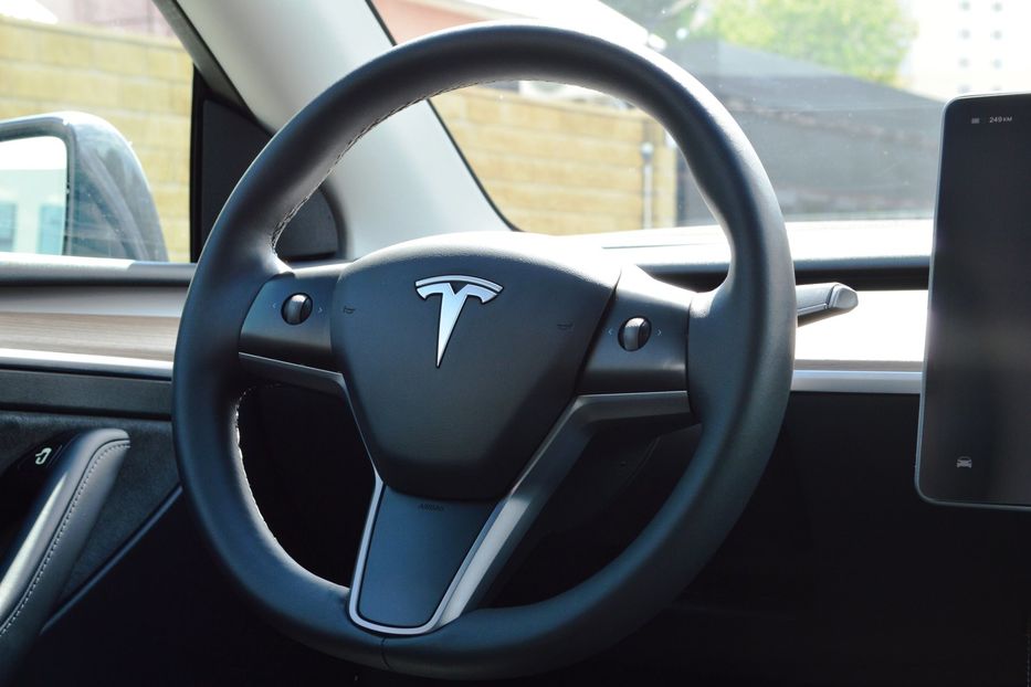 Продам Tesla Model Y 2023 года в Одессе