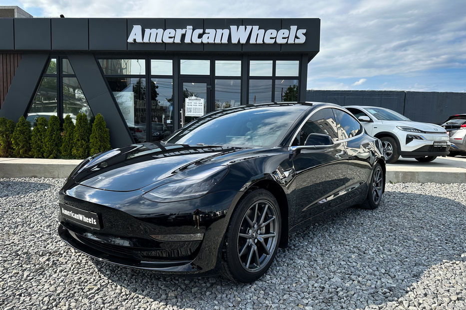 Продам Tesla Model 3 Long Range Dual Motor 2019 года в Черновцах