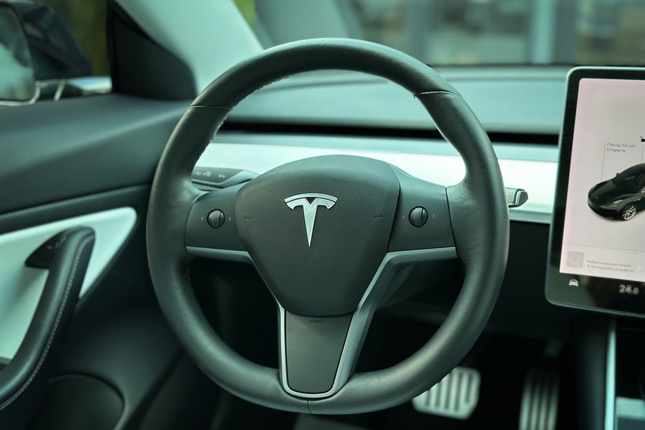 Продам Tesla Model 3 Long Range Dual Motor 2019 года в Черновцах