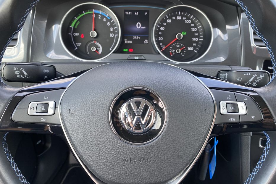 Продам Volkswagen e-Golf 35.8 kWh 136 к.с. +Колеса 2020 года в Львове