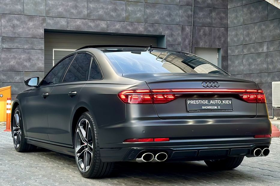 Продам Audi S8 2023 года в Киеве