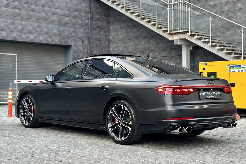 Продам Audi S8 2023 года в Киеве