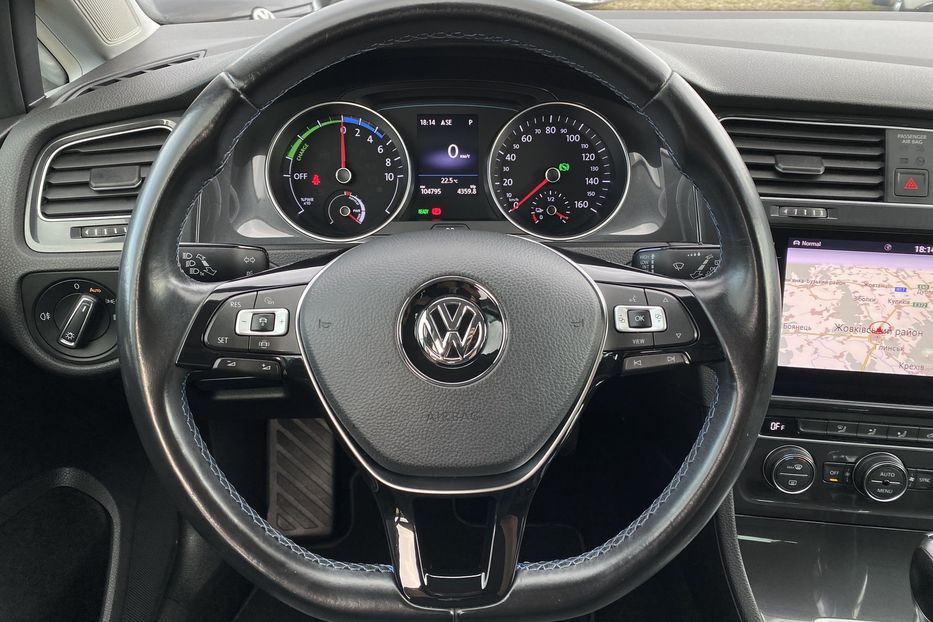 Продам Volkswagen e-Golf ТепловийКруїзБезключовийдоступ 2018 года в Львове