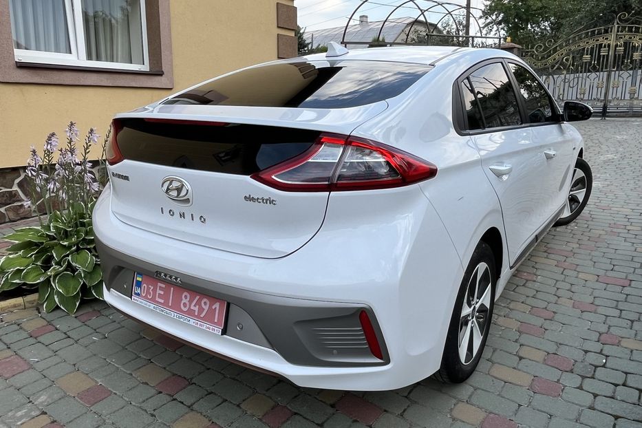 Продам Hyundai Ioniq EV Comfort НЕ МАЛЬОВАНА!!! 2017 года в Львове