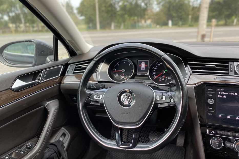 Продам Volkswagen Passat B8 2016 года в Луцке