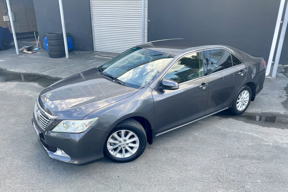 Продам Toyota Camry 2.5AT 2012 года в Киеве