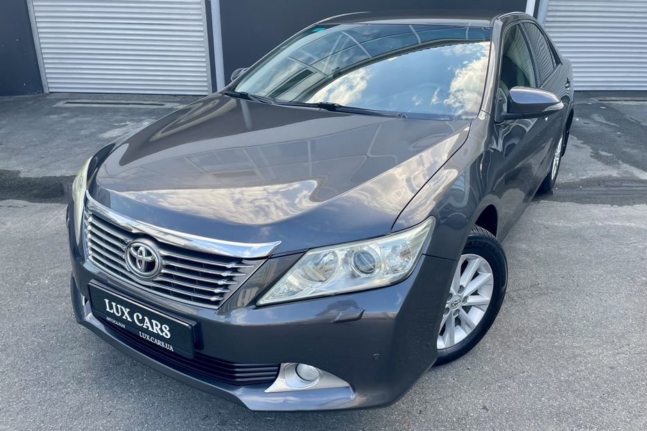 Продам Toyota Camry 2.5AT 2012 года в Киеве