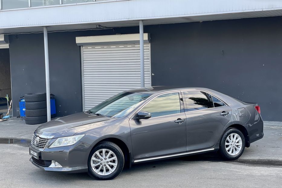 Продам Toyota Camry 2.5AT 2012 года в Киеве