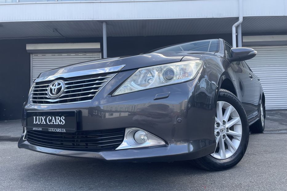 Продам Toyota Camry 2.5AT 2012 года в Киеве