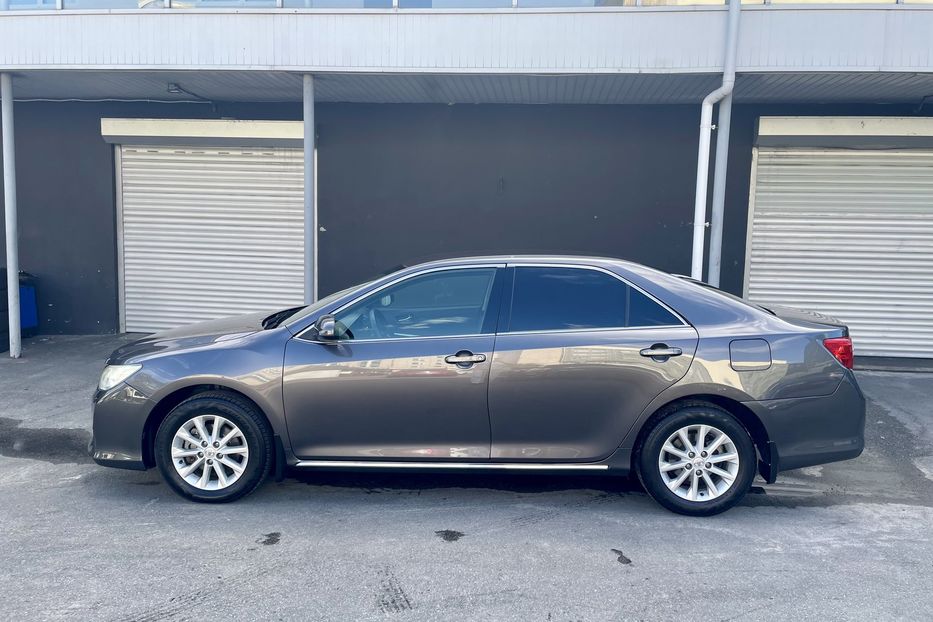 Продам Toyota Camry 2.5AT 2012 года в Киеве