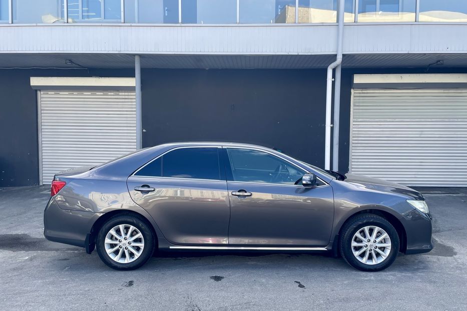 Продам Toyota Camry 2.5AT 2012 года в Киеве