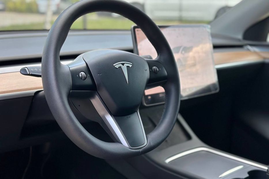 Продам Tesla Model Y 2022 года в Черновцах