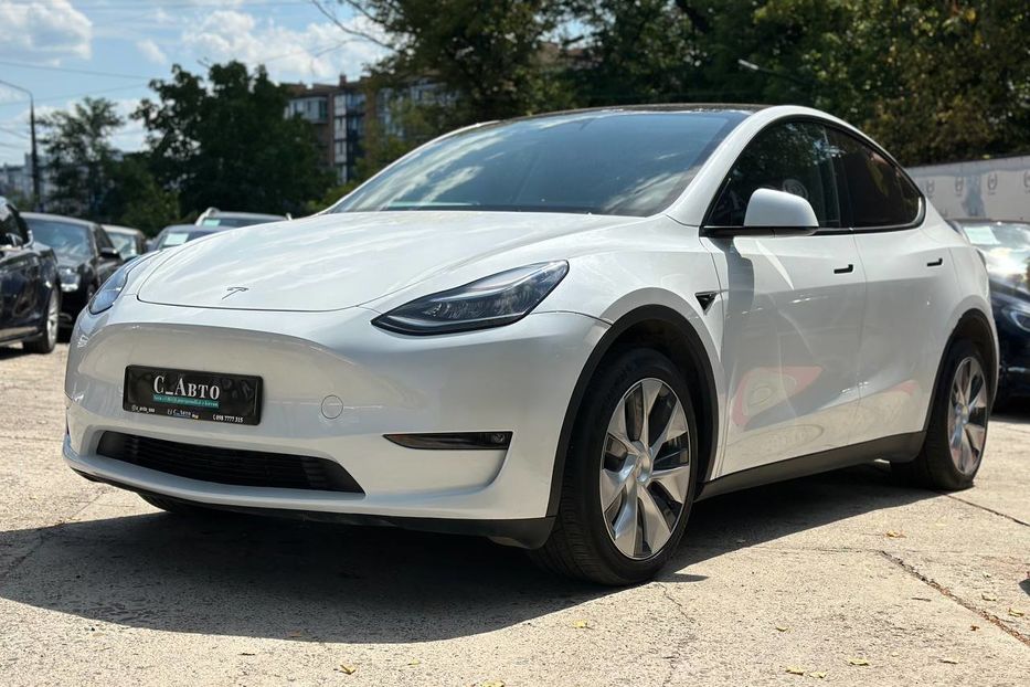 Продам Tesla Model Y 2022 года в Черновцах