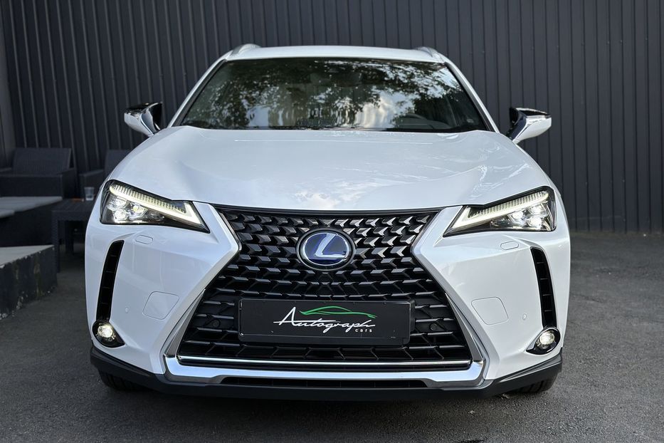 Продам Lexus LF UX250 Hybrid 2022 года в Киеве