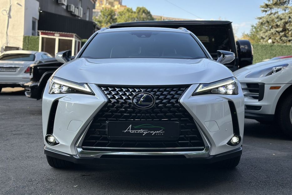 Продам Lexus LF UX250 Hybrid 2022 года в Киеве