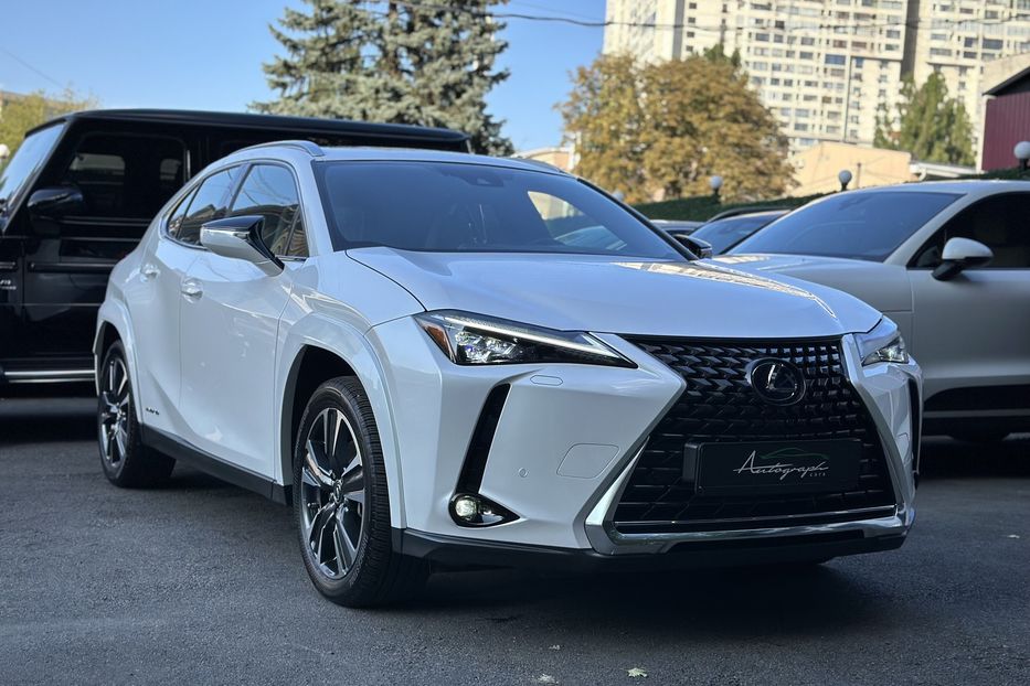 Продам Lexus LF UX250 Hybrid 2022 года в Киеве