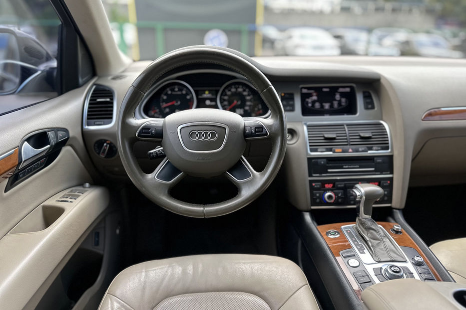 Продам Audi Q7 2013 года в Киеве