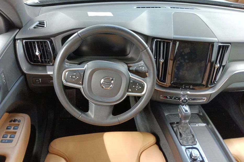 Продам Volvo XC60 MOMENTUM PRO 120kw v7168 2020 года в Луцке