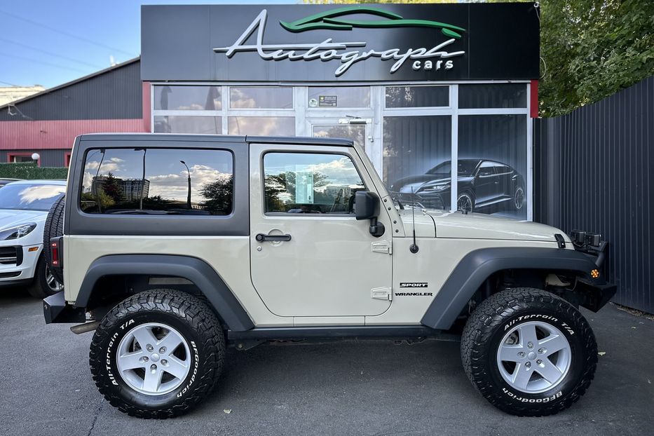 Продам Jeep Wrangler Sport 3.6 2017 года в Киеве