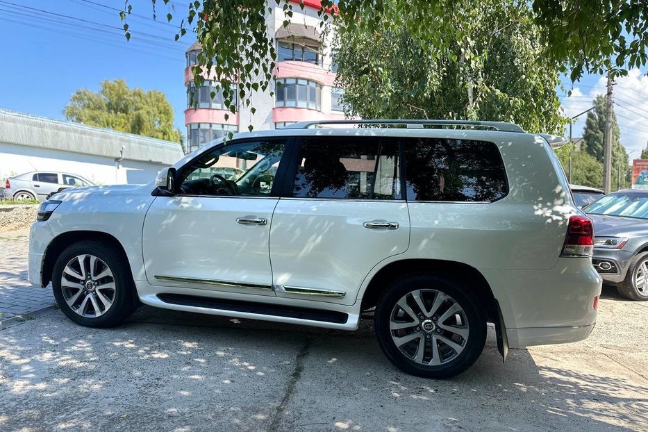 Продам Toyota Land Cruiser 200 2017 года в Черновцах