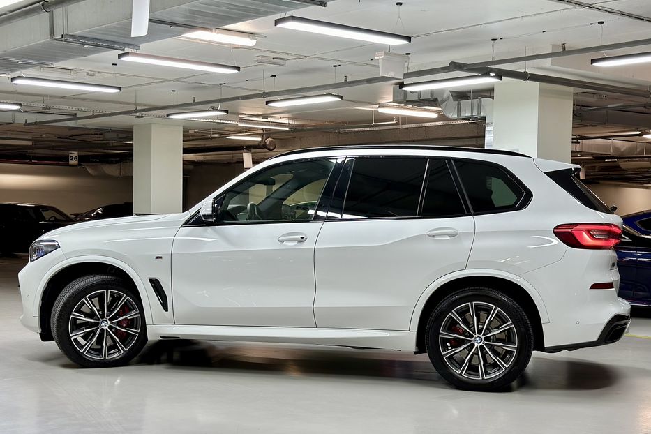 Продам BMW X5 M50i Steptronic xDrive 2021 года в Киеве