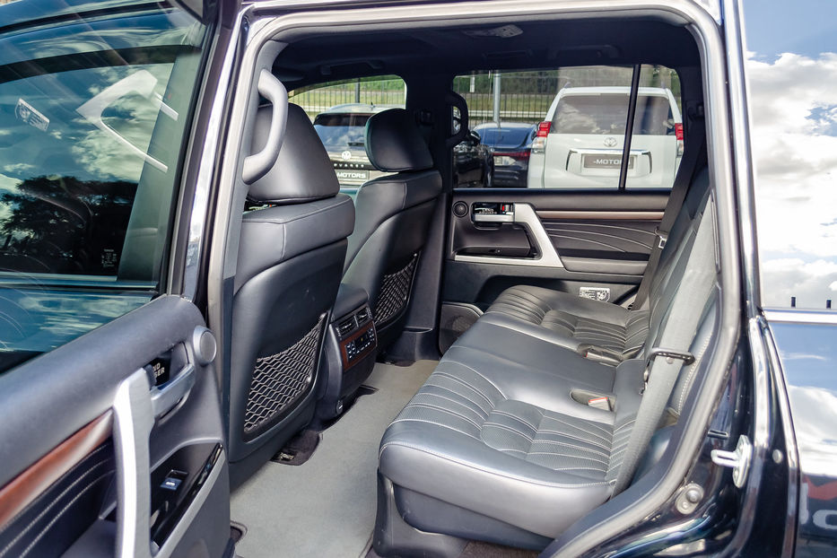 Продам Toyota Land Cruiser 200 V8 4.5TDI Executive Lounge  2020 года в Киеве