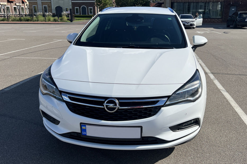 Продам Opel Astra K 2016 года в Киеве