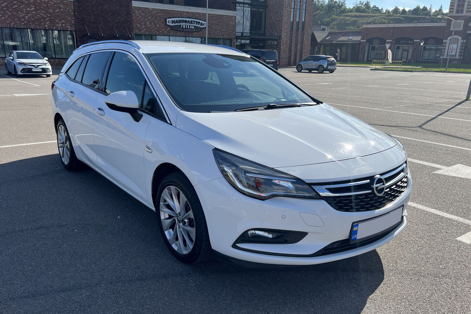 Продам Opel Astra K 2016 года в Киеве