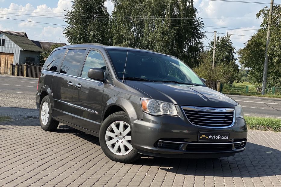 Продам Chrysler Town & Country 2016 года в Луцке