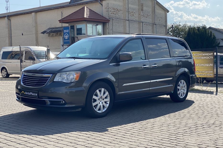 Продам Chrysler Town & Country 2016 года в Луцке