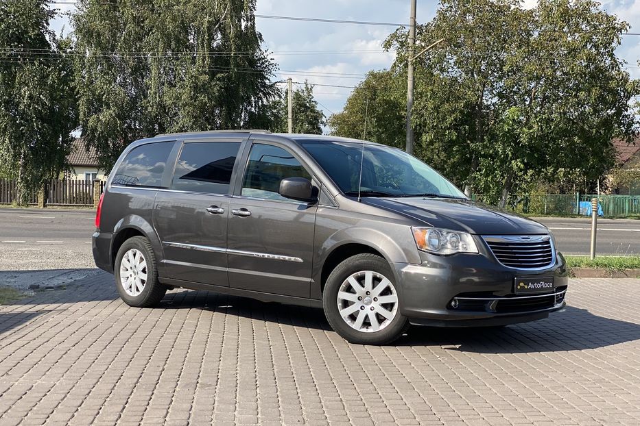 Продам Chrysler Town & Country 2016 года в Луцке