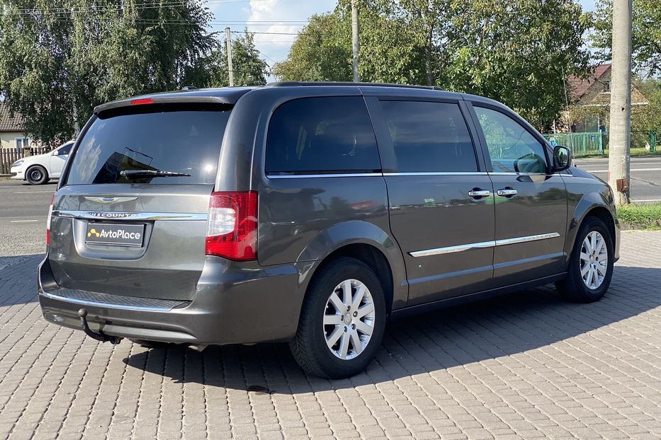 Продам Chrysler Town & Country 2016 года в Луцке