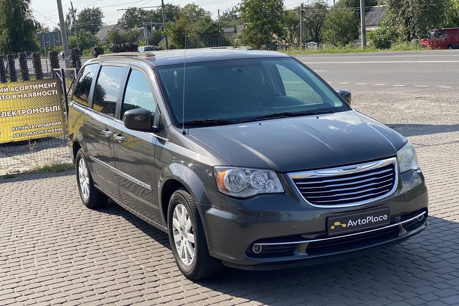 Продам Chrysler Town & Country 2016 года в Луцке