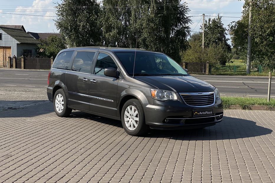 Продам Chrysler Town & Country 2016 года в Луцке