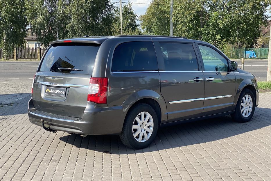 Продам Chrysler Town & Country 2016 года в Луцке