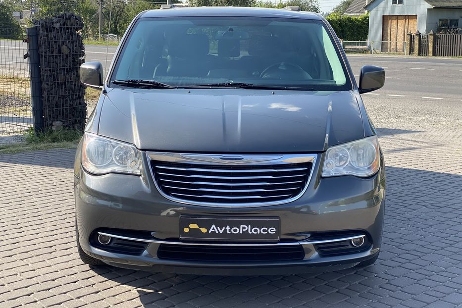 Продам Chrysler Town & Country 2016 года в Луцке