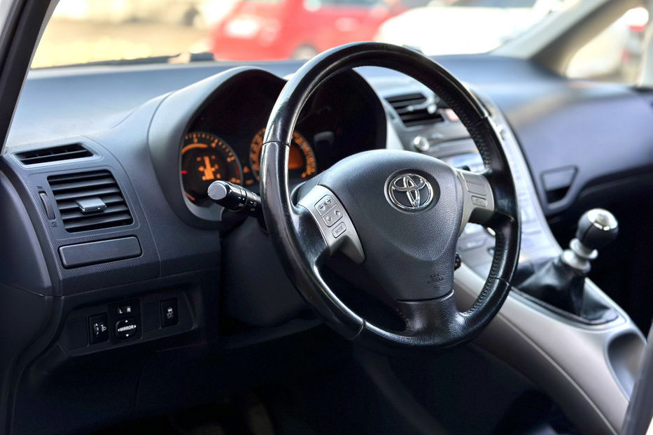 Продам Toyota Auris 2007 года в Киеве