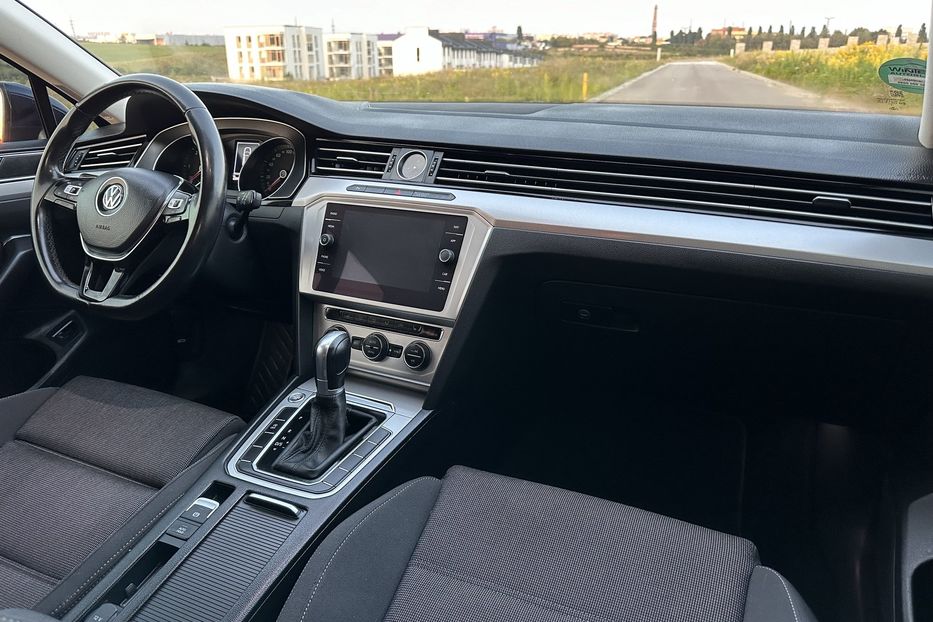 Продам Volkswagen Passat B8 Comfortline 2019 года в Ровно